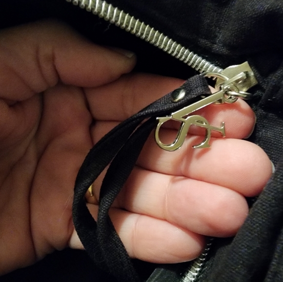 Victoria's Secrets Getaway Sequin Zippered Bag - Picture 6 of 6